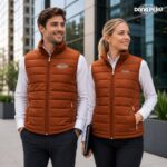 En Dana Perú fabricamos y distribuimos Chalecos corporativos acolchados de excelente calidad a precios económicos. Hacemos envíos a todo el Perú.