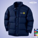 Dana Perú empresa peruana líder en la fabricación de casacas térmicas impermeables, personalizadas con logo. Casacas a precio económico.